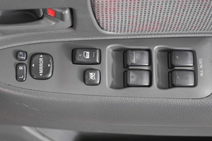 Минивэн Toyota Raum 2005 года, 549000 рублей, Кемерово