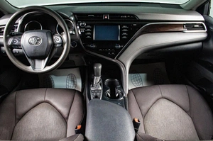 Седан Toyota Camry 2018 года, 2739000 рублей, Сургут
