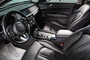 Седан Kia Optima 2018 года, 2379000 рублей, Сургут