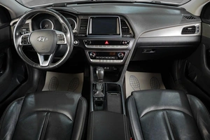 Седан Hyundai Sonata 2019 года, 2319000 рублей, Тюмень