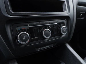 Седан Volkswagen Jetta 2011 года, 1150000 рублей, Волгоград