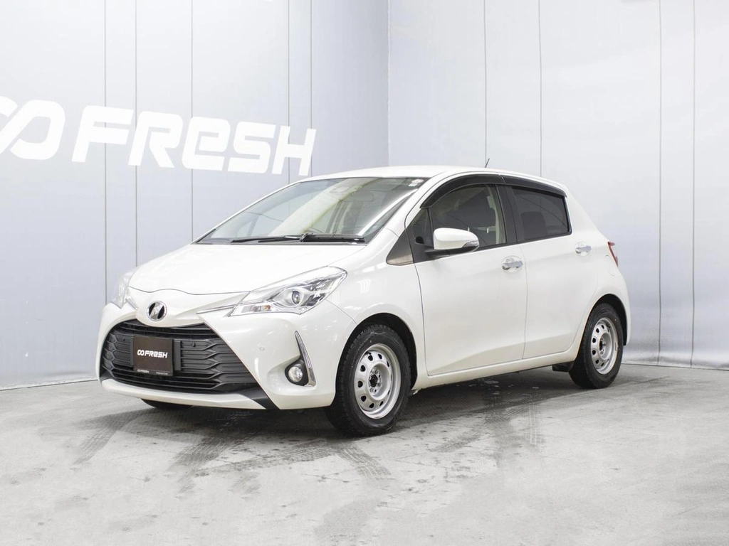 Хетчбэк Toyota Vitz 2019 года, 1310777 рублей, Омск
