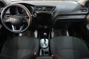 Седан Kia Rio 2013 года, 889000 рублей, Омск