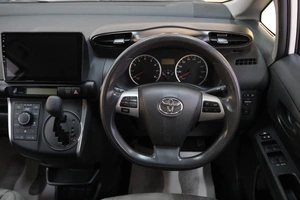 Минивэн Toyota Wish 2017 года, 1819000 рублей, Омск