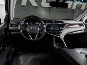 Седан Toyota Camry 2018 года, 2470000 рублей, Тюмень
