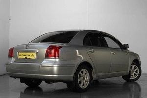 Седан Toyota Avensis 2005 года, 619000 рублей, Челябинск