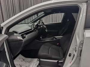 Внедорожник Toyota C-HR 2019 года, 1699000 рублей, Красноярск