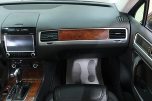 Внедорожник Volkswagen Touareg 2013 года, 2099000 рублей, Омск