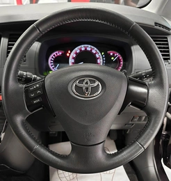 Минивэн Toyota Isis 2012 года, 1297000 рублей, Красноярск