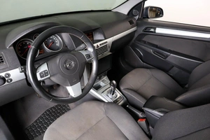 Седан Opel Astra 2010 года, 529000 рублей, Пермь