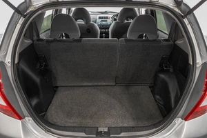 Хетчбэк Honda Fit 2001 года, 299000 рублей, Барнаул