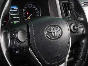 Внедорожник Toyota RAV4 2015 года, 1974000 рублей, Воронеж