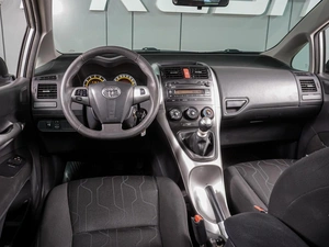 Хетчбэк Toyota Auris 2012 года, 949000 рублей, Воронеж