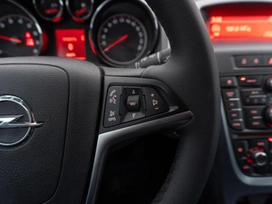 Хетчбэк Opel Astra GTC 2012 года, 879000 рублей, Саратов