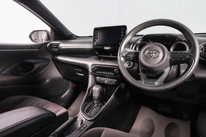 Хетчбэк Toyota Yaris 2020 года, 1199000 рублей, Новосибирск