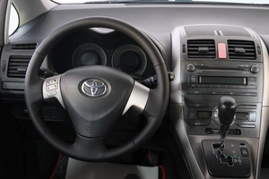 Хетчбэк Toyota Auris 2007 года, 719000 рублей, Омск