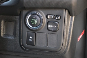 Минивэн Toyota Wish 2012 года, 1529000 рублей, Омск