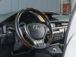 Седан Lexus ES 2014 года, 2379000 рублей, Сургут