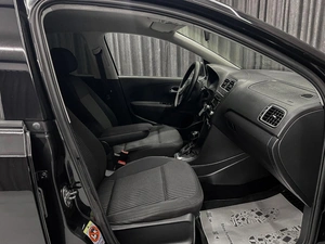 Седан Volkswagen Polo 2012 года, 749000 рублей, Ачинск