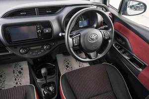 Хетчбэк Toyota Vitz 2017 года, 979000 рублей, Красноярск