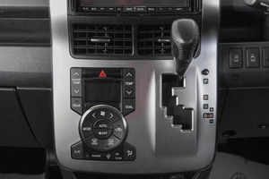 Минивэн Toyota Voxy 2013 года, 2069000 рублей, Кемерово