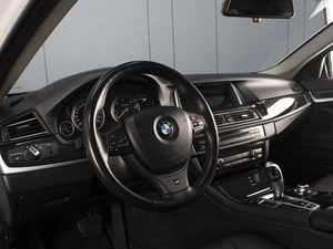 Седан BMW 5 серия 2013 года, 1750000 рублей, Омск
