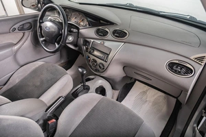 Хетчбэк Ford Focus 2001 года, 229000 рублей, Томск