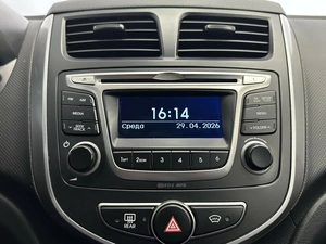 Седан Hyundai Solaris 2015 года, 945000 рублей, Красноярск