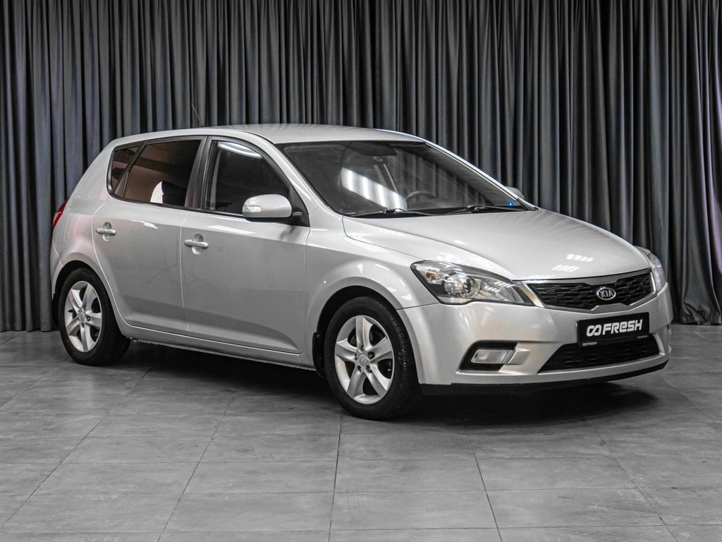 Хетчбэк Kia Ceed 2011 года, 717000 рублей, Тюмень