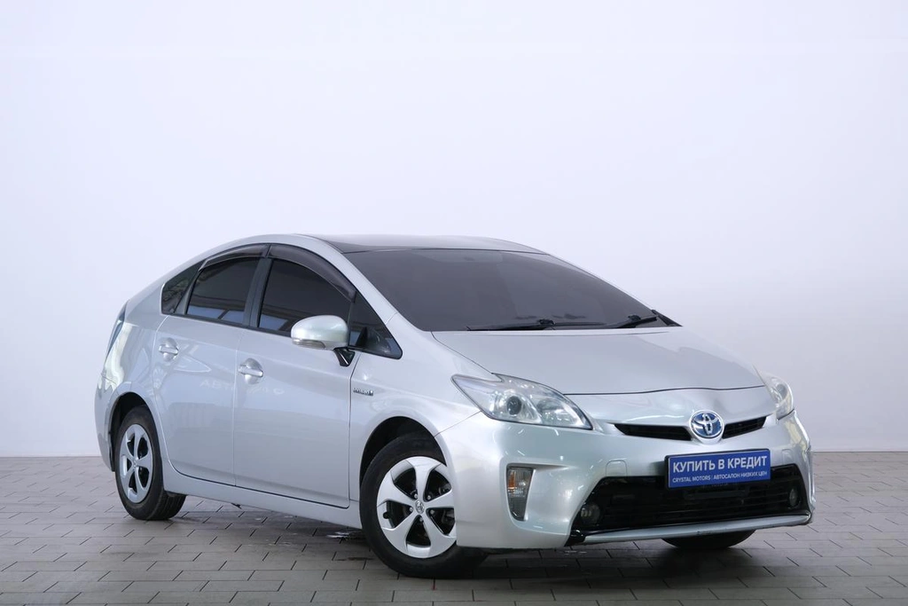 Лифтбек Toyota Prius 2015 года, 1349000 рублей, Омск