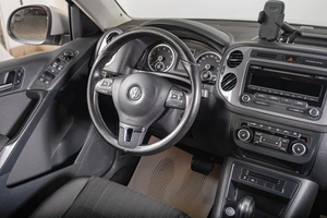 Внедорожник Volkswagen Tiguan 2013 года, 1629000 рублей, Томск