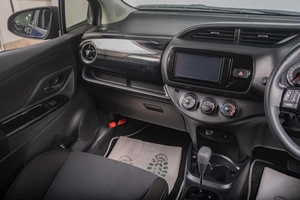 Хетчбэк Toyota Vitz 2018 года, 1279000 рублей, Томск
