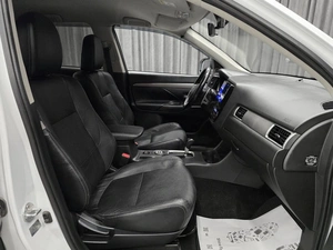 Внедорожник Mitsubishi Outlander 2014 года, 1570000 рублей, Красноярск