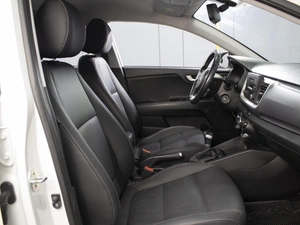 Внедорожник Kia Stonic 2020 года, 1850000 рублей, Омск