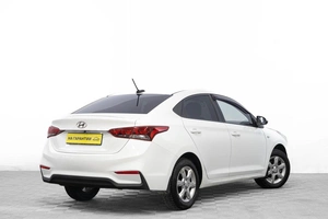 Седан Hyundai Solaris 2017 года, 989000 рублей, Барнаул