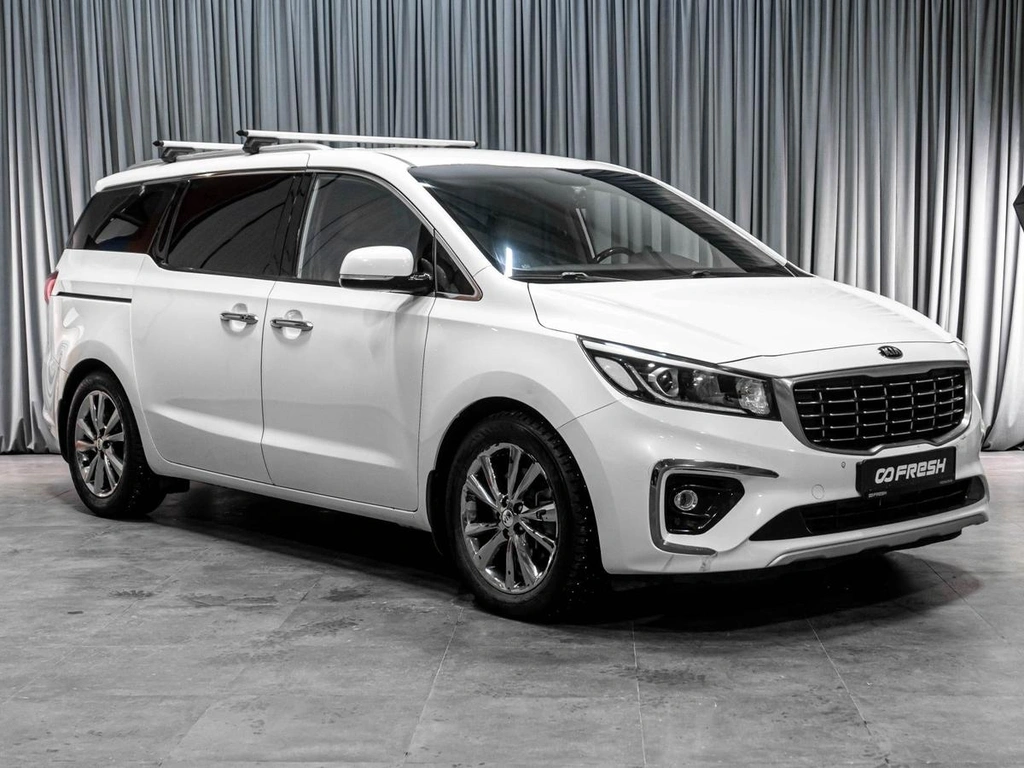 Минивэн Kia Carnival 2019 года, 2996000 рублей, Тюмень