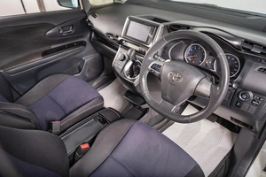 Минивэн Toyota Wish 2012 года, 1369000 рублей, Томск