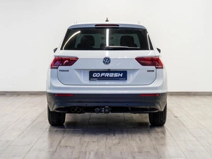 Внедорожник Volkswagen Tiguan 2018 года, 2299000 рублей, Саратов