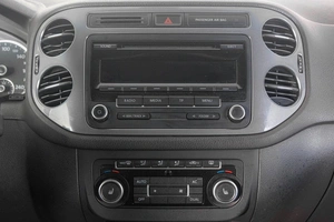 Внедорожник Volkswagen Tiguan 2011 года, 1339000 рублей, Кемерово