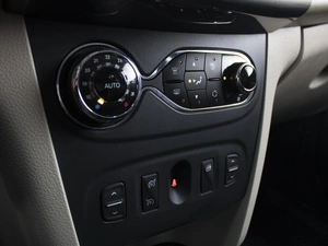 Седан Renault Logan 2014 года, 760000 рублей, Омск