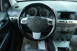 Универсал Opel Astra 2010 года, 699000 рублей, Омск