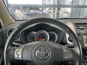 Внедорожник Toyota RAV4 2010 года, 1850000 рублей, Уфа
