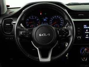 Седан Kia Rio 2022 года, 1348055 рублей, Москва