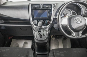Хетчбэк Toyota Ractis 2015 года, 929000 рублей, Барнаул
