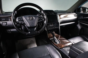Седан Toyota Camry 2017 года, 2729000 рублей, Сургут