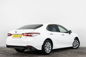 Седан Toyota Camry 2018 года, 2799000 рублей, Сургут