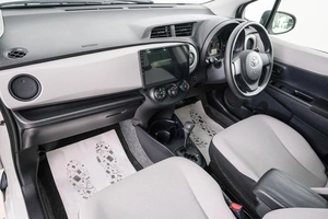 Хетчбэк Toyota Vitz 2011 года, 889000 рублей, Красноярск