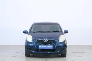 Хетчбэк Toyota Vitz 2005 года, 489000 рублей, Омск