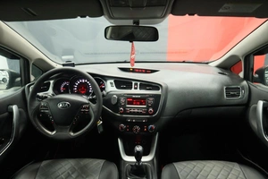 Хэтчбек Kia Ceed 2012 года, 1045000 рублей, Курск