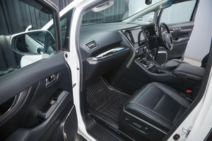 Минивэн Toyota Alphard 2019 года, 4445000 рублей, Красноярск